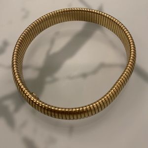 Monet Gold Toned Stretchy Bracelet.  Nice and Shiny w/ Monet Emblem Inside.